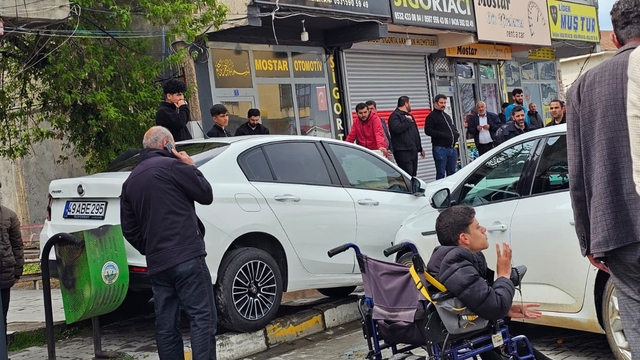 Muş'ta iki araç çarpıştı