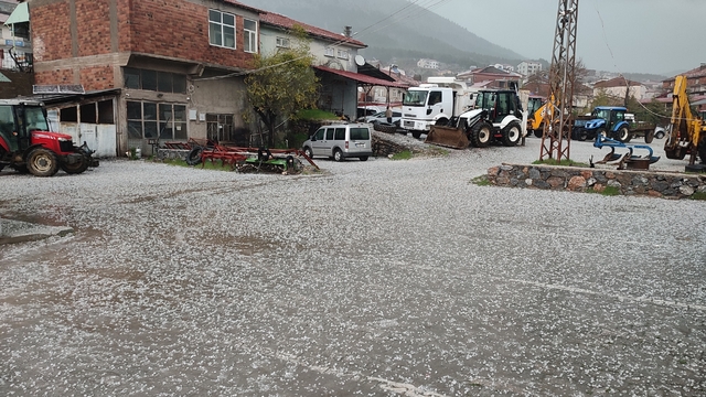 Adıyaman'da dolu yağışı etkili oldu