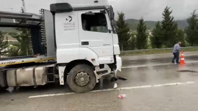 Osmaniye'de tır yağmurda savruldu