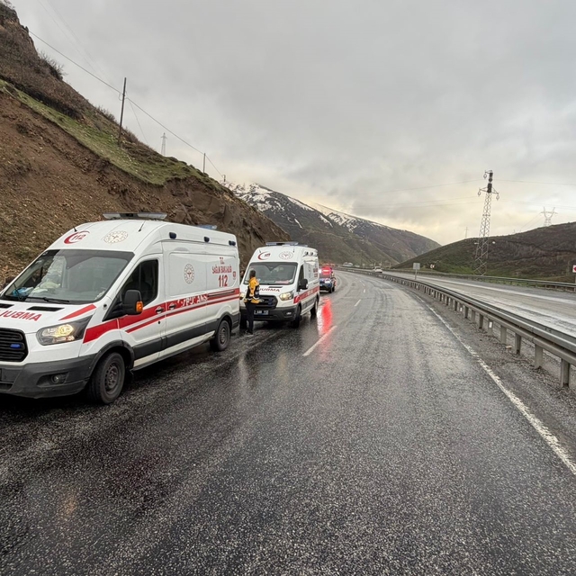 Tatvan'da trafik kazası: 2 yaralı