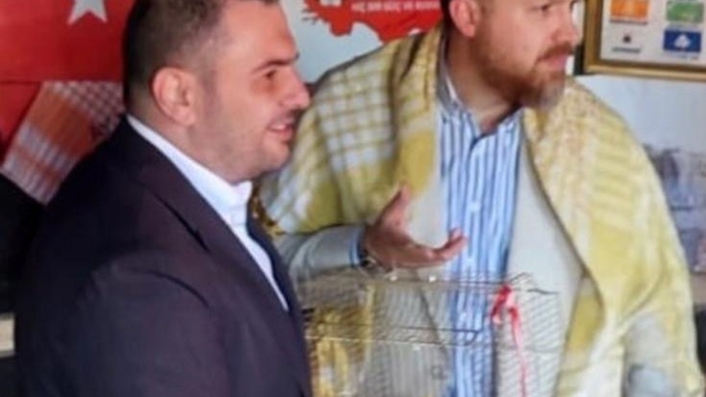 "Fenerbahçe taraftarı Bilal Erdoğan'a Aydın'da madalyalı sarı kanarya sürprizi