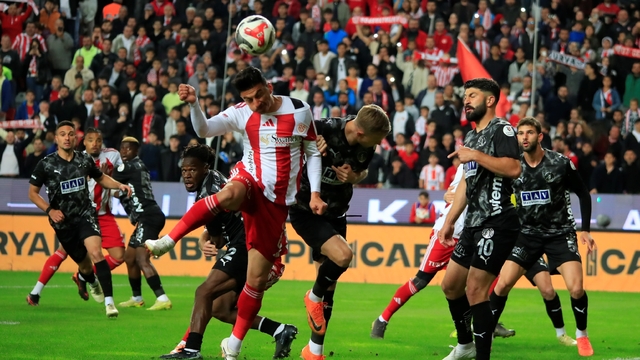 Trendyol Süper Lig: Antalyaspor: 0 - Corendon Alanyaspor: 0 (İlk yarı)
