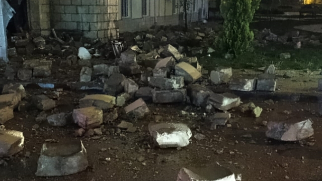 Elazığ'da, sağanakta camiye yıldırım düştü; minare yıkıldı