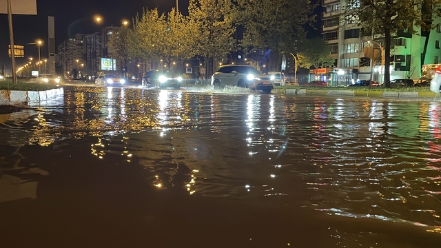 Diyarbakır'da sağanak hayatı olumsuz etkiledi