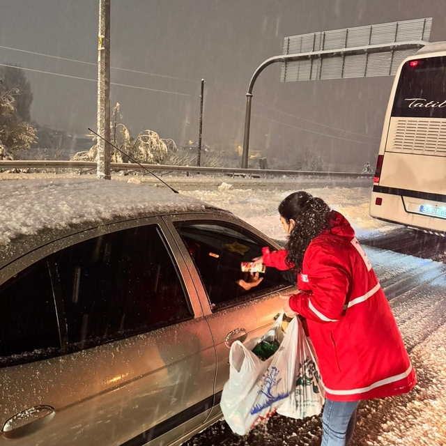 Afyonkarahisar'da karla mücadele sürüyor
