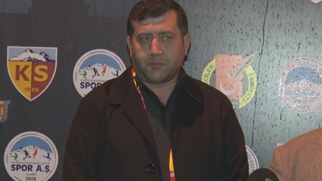 Milletvekili Ersoy'dan Kayserispor-Eyüpspor maçında ofsayttan iptal edilen gole tepki
MHP Kayseri Milletvekili Baki Ersoy:
"Böyle bir ofsayt çizgisi olmaz"