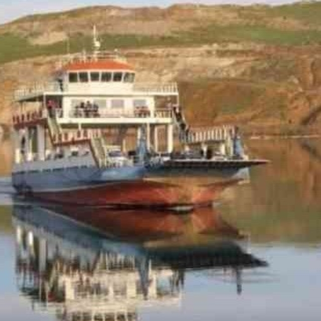 Çemişgezek'te feribot seferleri hava şartları nedeniyle durduruldu
