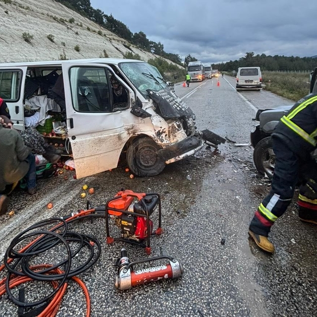 Karacasu'da trafik kazası: 6 yaralı