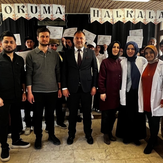 Bayburt Lisesi öğrencileri kitapları sahneye taşıdı