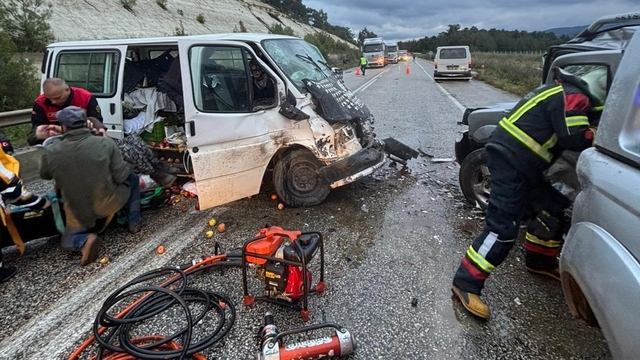 Karacasu'da trafik kazası: 6 yaralı