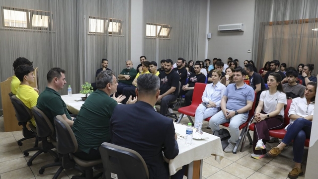Mersin'de basketbol altyapısında gelişim paneli düzenlendi