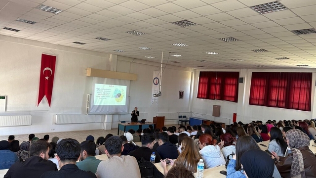 Hisarcık MYO'da "Gençlik İçin Rehberlik ve Farkındalık Buluşmaları" konulu eğitim düzenlendi