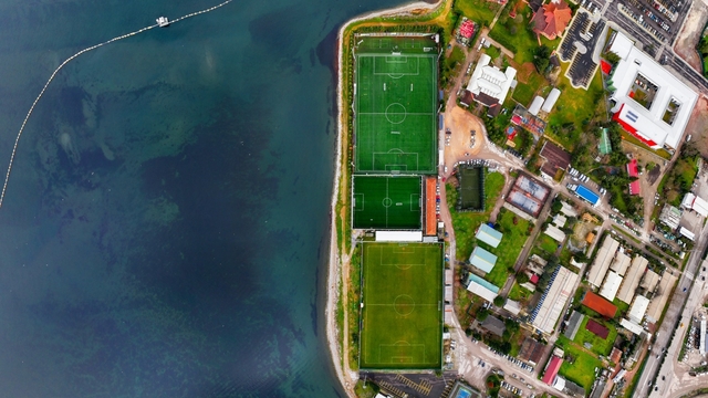 İzmit'te sahil şeridi eğitim, spor ve sosyal projelerle yeniden şekilleniyor