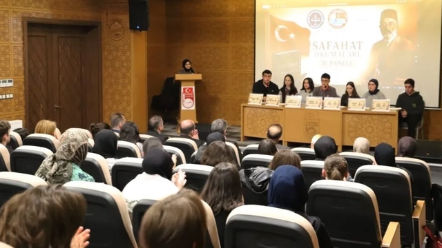 Bayburt'ta öğrenciler Safahat'ı yorumladı
