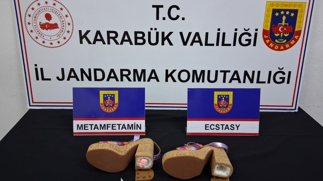 Kadın ayakkabısının topuğundan uyuşturucu çıktı: 3 şüpheli adliyede