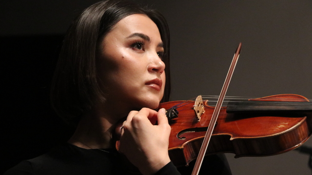 Kocaeli'de oda orkestrasının genç yetenekleri, usta müzisyenlerle aynı sahneyi paylaşıyor