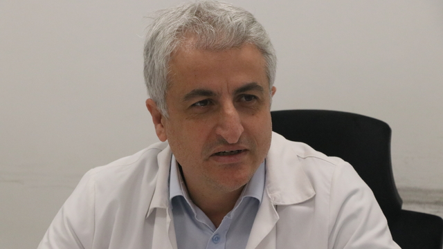 Kanser teşhisi konulan kadın hastaya ince bağırsağından mesane yapıldı