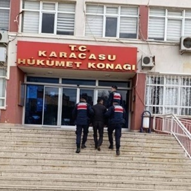 Karacasu'da ruhsatsız silahlar ve tarihi eserler ele geçirildi
