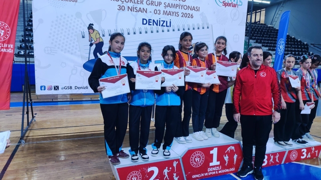 Yunus Emre Ortaokulu 'Floor Curling'de önemli başarı
