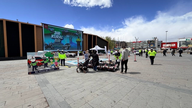 Erzincan'da uygulamalı trafik eğitimi verildi