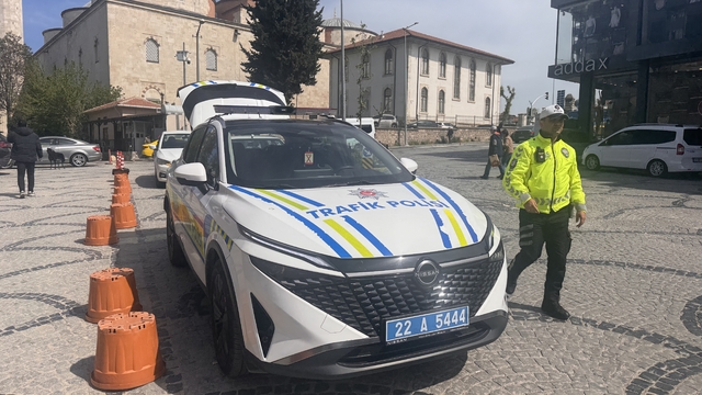 Edirne'de polis ekiplerince trafik denetimi yapıldı