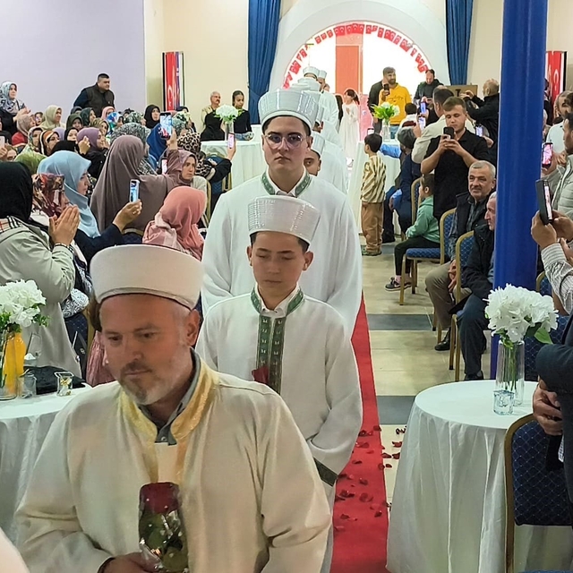 Kornalar hafızlar için çaldı: Anamur'da 15 öğrenciye icazet
Müftü Topal: "H...