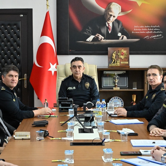 Kars'ta güvenlik toplantısı: Huzur ortamı ve okul çevreleri masaya yatırıld...