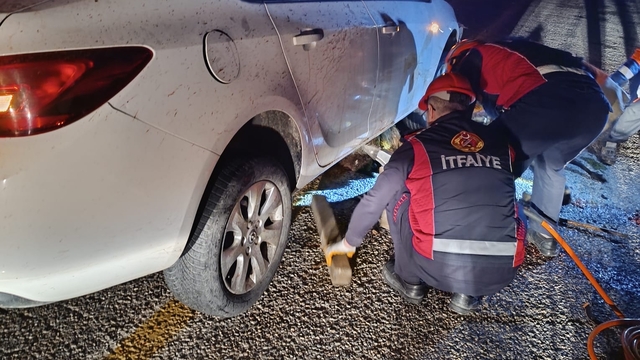 Mardin'de otomobilin çarptığı sürüdeki 40 koyun telef oldu, 2 kişi yaralandı