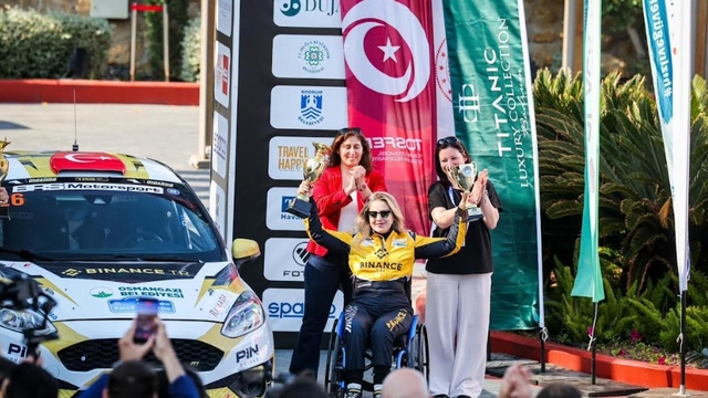 Türkiye'nin ilk engelli kadın ralli pilotundan Bodrum Rallisi'nde çifte derece