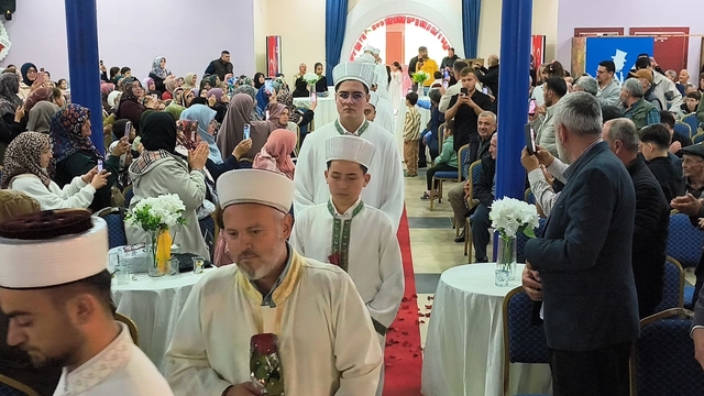 Kornalar hafızlar için çaldı: Anamur'da 15 öğrenciye icazet
Müftü Topal: "Hafızlık sadece ezber değil, bir hayat biçimidir"