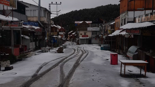 Osmaniye'nin yüksek kesimlerine kar yağdı