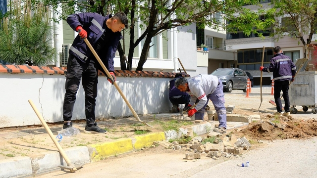Altıeylül'de park ve yeşil alanlar yaza hazırlanıyor