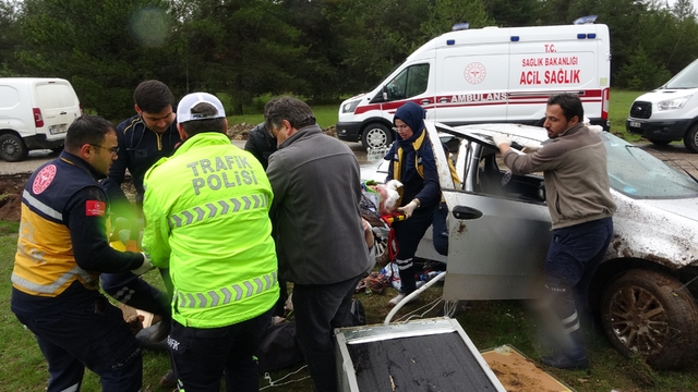 Kastamonu'da takla atan otomobildeki yaşlı çift yaralandı
