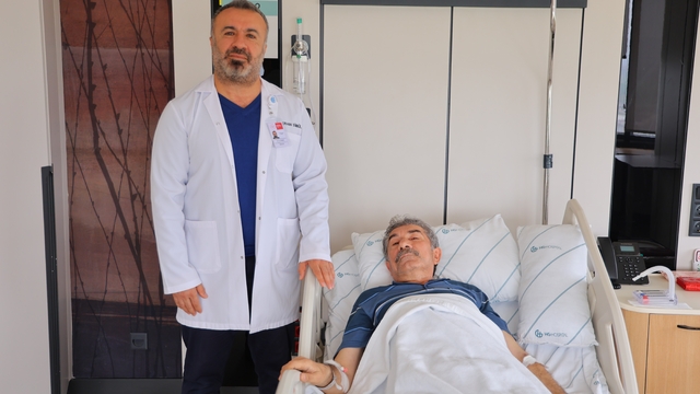 Kilo kaybıyla hastaneye başvuran hastanın böbreğinden 20 santimlik tümör çıkarıldı