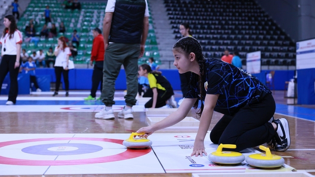 156 sporcu final bileti için ter döktü
Floor Curling Türkiye finalistleri Denizli'de belli oldu