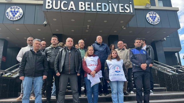 Buca Belediyesi'nde memurlar eylemini sürdürdü