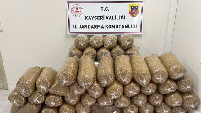 Kayseri'de jandarma 285 kilogram bandrolsüz tütün ele geçirdi