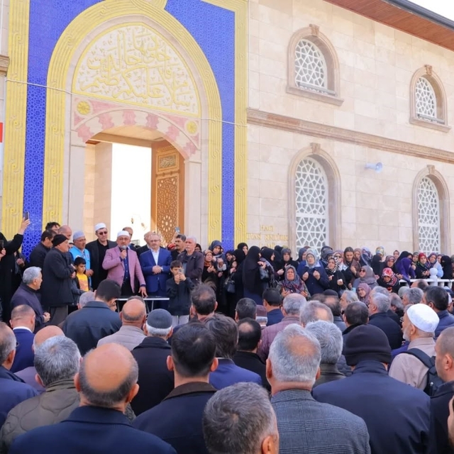Bayburt'ta hacı adayları dualarla kutsal topraklara uğurlandı
