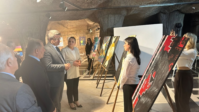 Samsun'da "Okulum Sahnede" projesiyle öğrenciler resim sergisi açtı