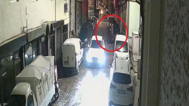 Bursa'da dehşet anları: Konuşma bahanesiyle ara sokağa çağırıp kurşun yağdırdılar
Yıldırım'da kanlı pusu kameraya yansıdı: Genç adam sırtından vuruldu, saldırganlar kaçtı