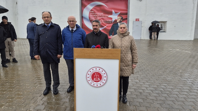 İnsan Haklarını İnceleme Komisyonu, Eskişehir'de cezaevlerini inceledi
TBMM Hükümlü ve Tutuklu Haklarını İnceleme Komisyonu Başkanı Mustafa Alkayış:
"Çalışmalarımızın insan haklarının daha ileriye gitmesine katkı sunmasını temenni ediyorum"