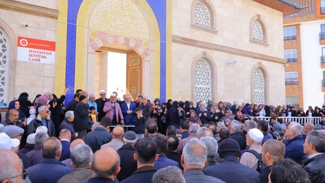 Bayburt'ta hacı adayları dualarla kutsal topraklara uğurlandı