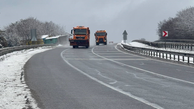 Kemikli Rampaları'nda ekipler teyakkuzda
Kar yağışı sonrası tuzlama ve denetimler artırıldı