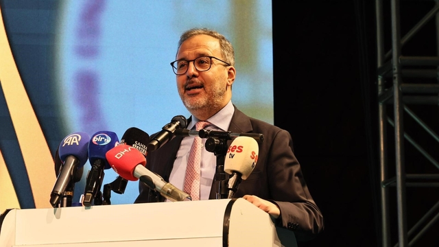 Kasapoğlu: "Esnafımızı hakir görenlere asla müsaade etmeyeceğiz"
"Kılık kıyafete bakarak değil, üretimle, gayretle alın teriyle yürüyoruz"