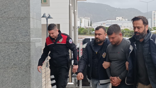Adana'da cinayet zanlısı adliyeye sevk edildi