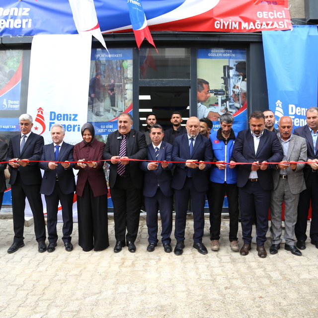 Bitlis'te Deniz Feneri Derneğince "Geçici Giyim Mağazası" açıldı