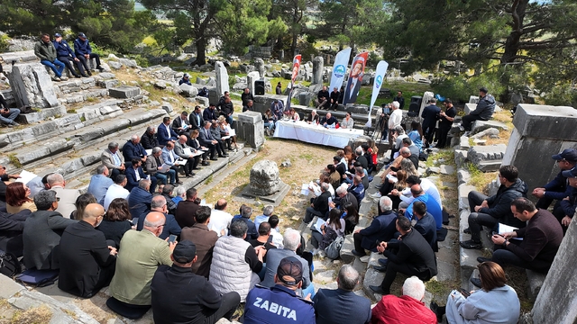 Söke'de tarihin kalbi Priene'de meclis toplantısı yapıldı