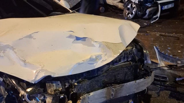 Osmaniye'de iki otomobil çarpıştı: 3 yaralı