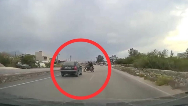 Hatay'da motosiklet otomobille çarpıştı: 1 ölü, 1 yaralı
Otomobille çarpışan motosikletteki 2 kişinin yere savrulduğu anlar kamerada