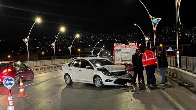 Yolda gördükleri kazaya anında müdahale eden A Takımı ikinci felaketi önledi